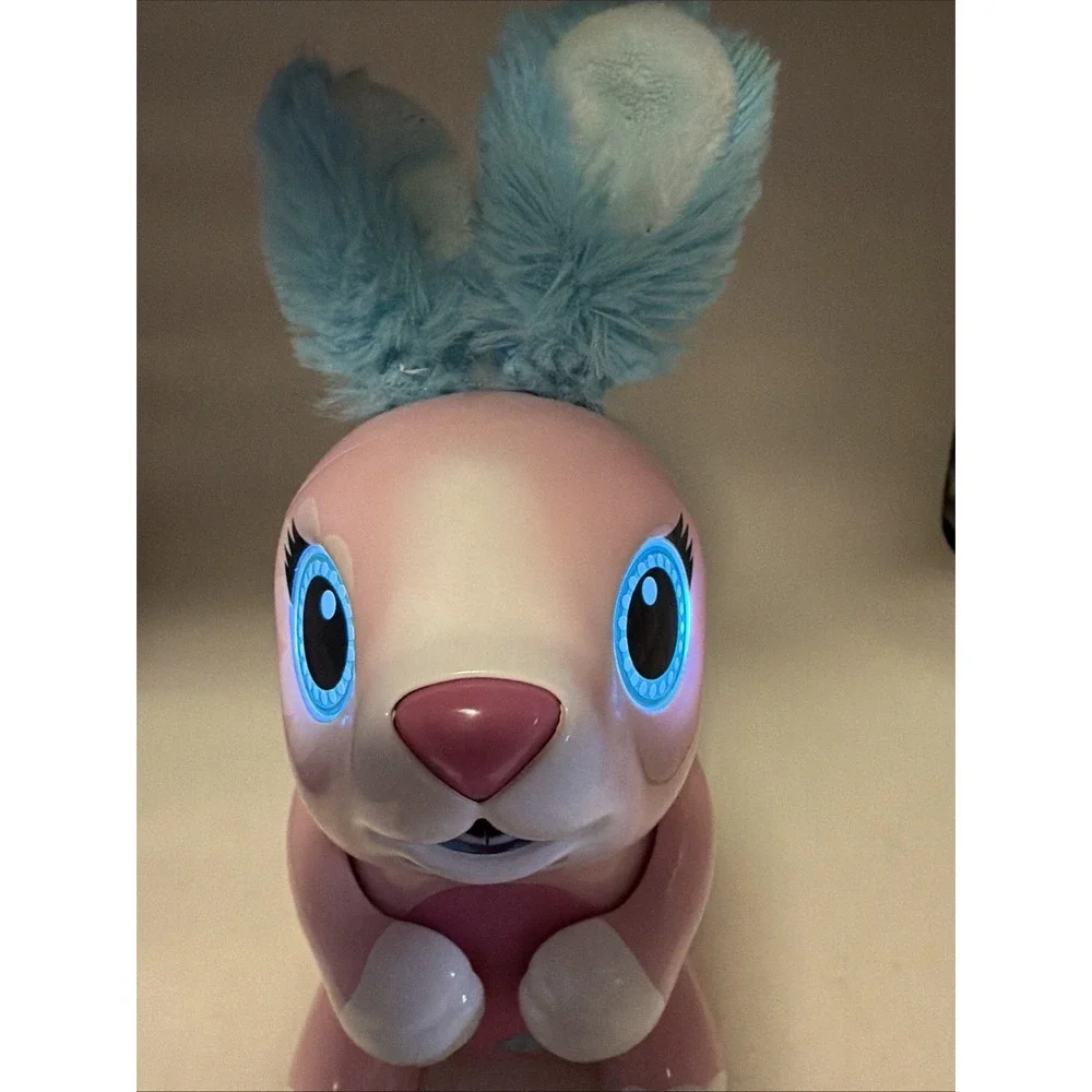 Zoomer Hungry Bunnies Shreddy Interactive Rabbit Toy - Pink. Tested Works.